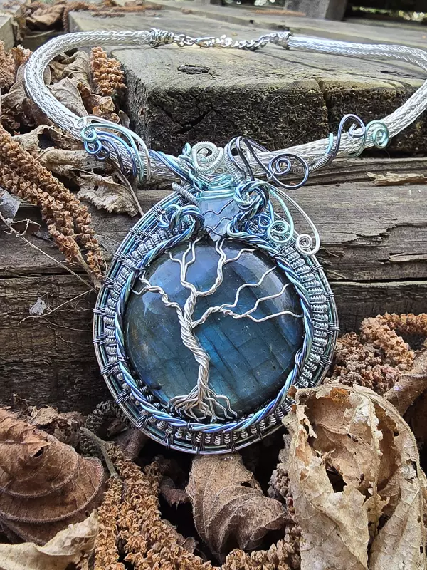 Image d'illustration du produit Grand collier Labradorite et arbre "printemps"
