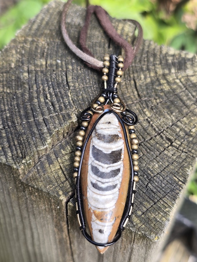 Image d'illustration du produit Pendentif orthoceras beige