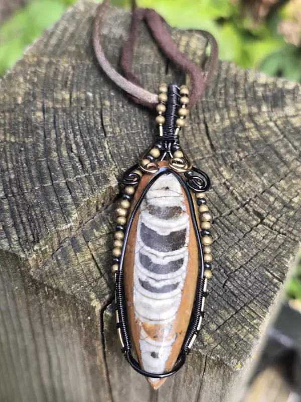 Image d'illustration du produit Pendentif orthoceras beige