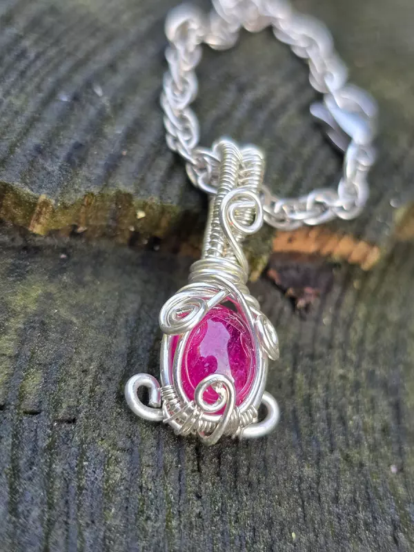 Image d'illustration du produit Pendentif en argent et rubis