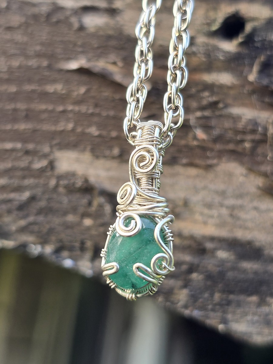 Image d'illustration du produit Pendentif en argent et émeraude