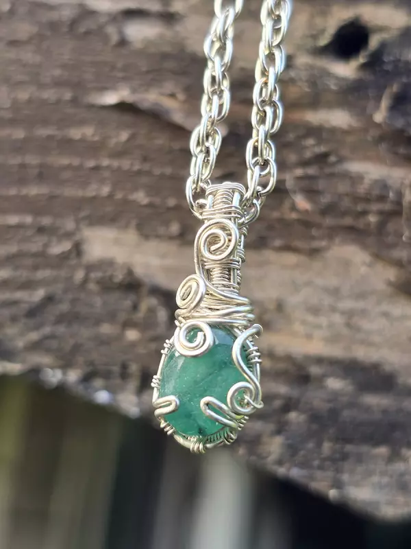 Image d'illustration du produit Pendentif en argent et émeraude