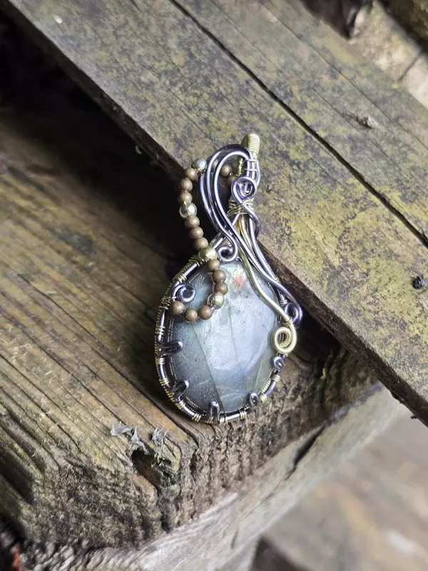 Image d'illustration du produit Pendentif labradorite argentée
