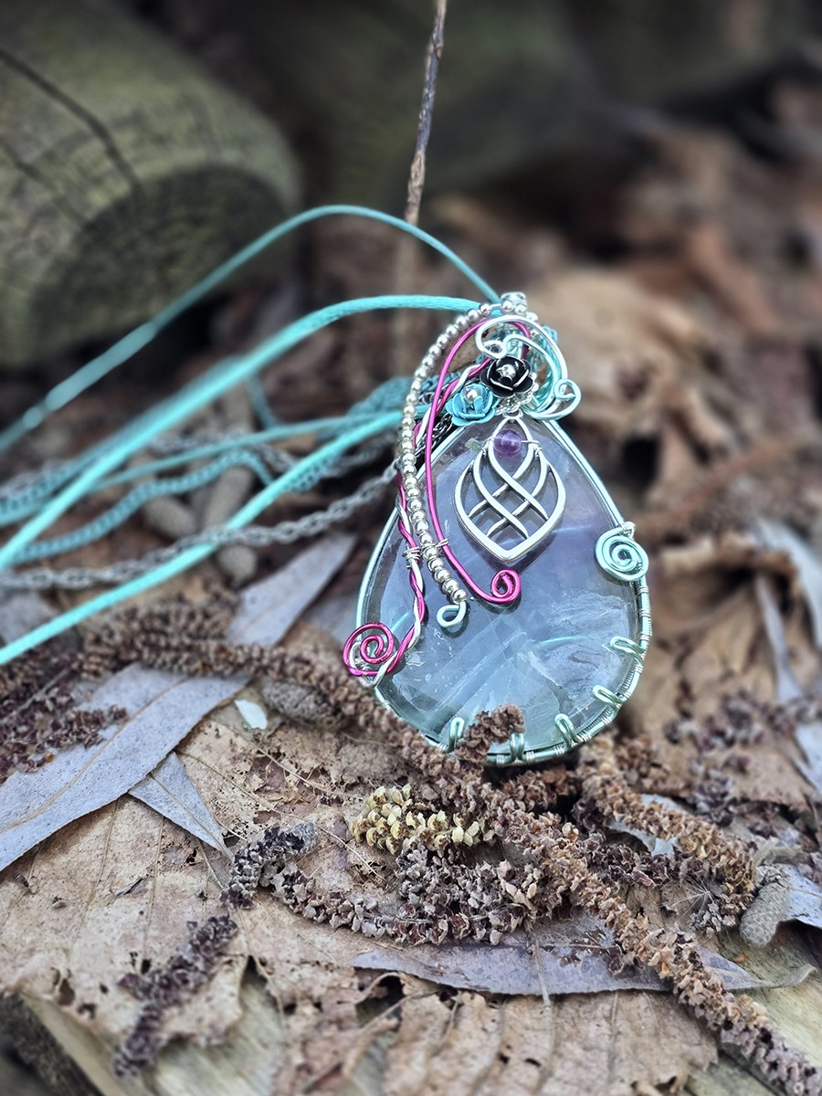 Image d'illustration du produit Pendentif fluorite rubannée