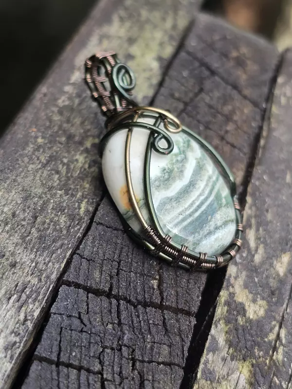 Image d'illustration du produit Pendentif agate rubannée