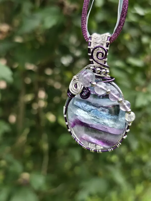 Image d'illustration du produit Pendentif fluorite rubannée