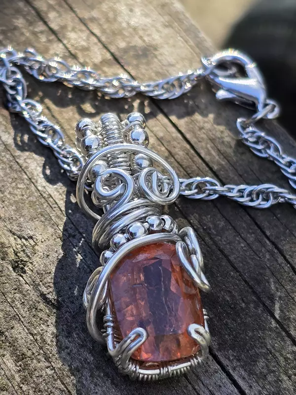 Image d'illustration du produit Pendentif en argent et topaze orangée