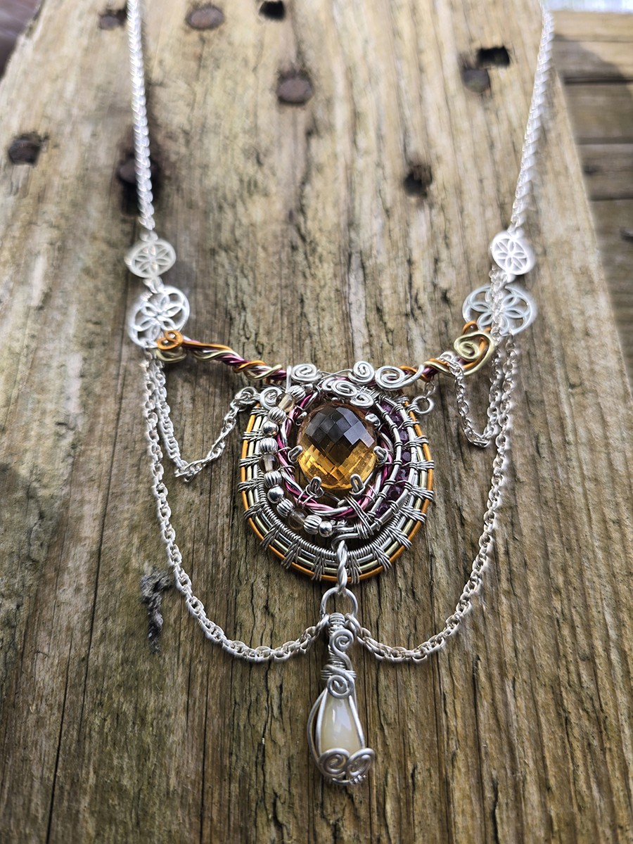 Image de couverture du produit à la une Collier Citrine et petits rubis
