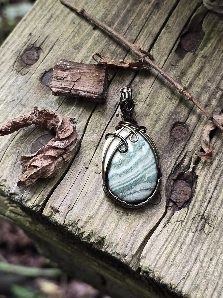 Image d'illustration du produit Pendentif agate rubannée