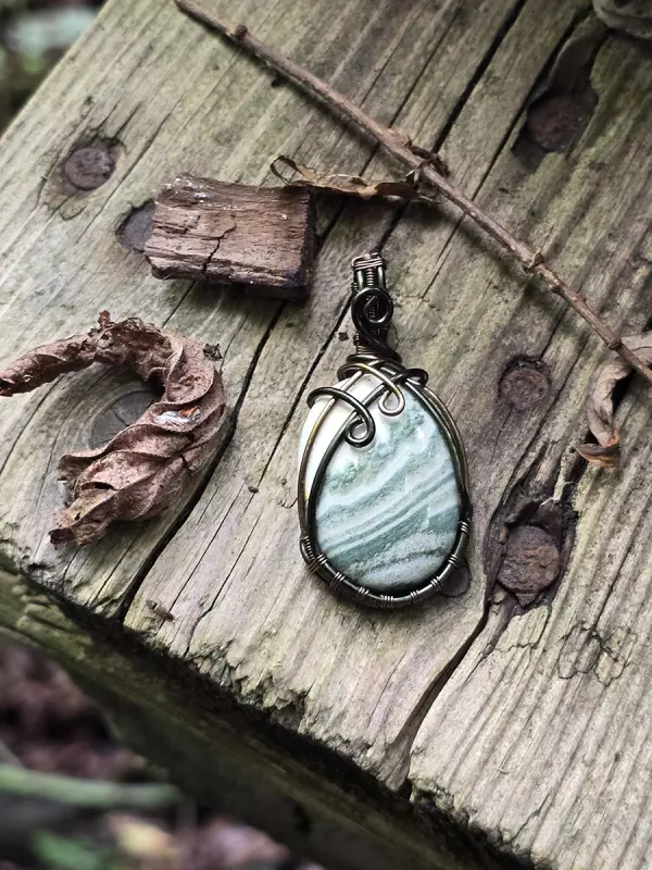 Image d'illustration du produit Pendentif agate rubannée