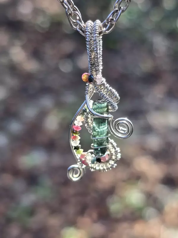 Image d'illustration du produit Pendentif tourmaline brute et argent