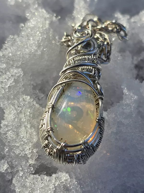 Image d'illustration du produit Pendentif en argent et goutte d'opale