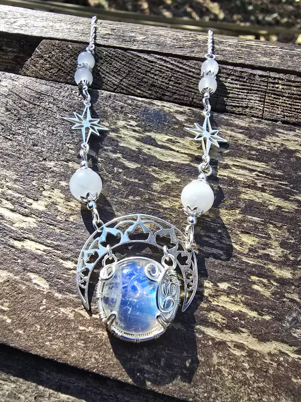 Image d'illustration du produit Collier péristérite dans la lune