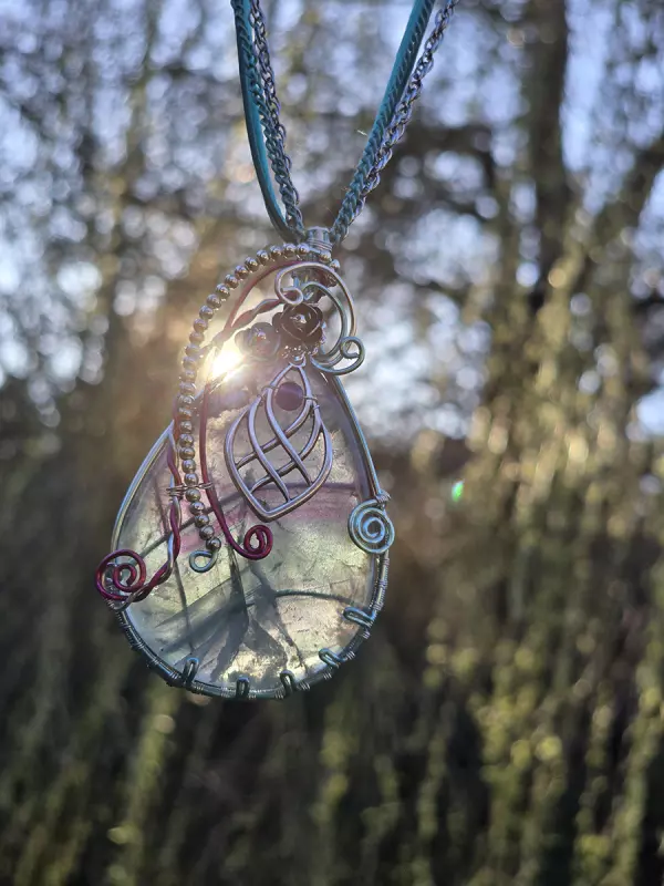 Image d'illustration du produit Pendentif fluorite rubannée