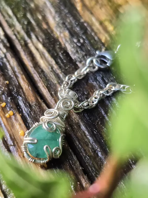 Image d'illustration du produit Pendentif en argent et émeraude