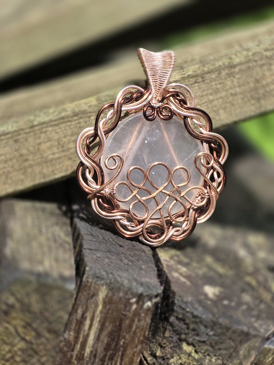 Image de couverture du produit Pendentif quartz rose et entrelacs