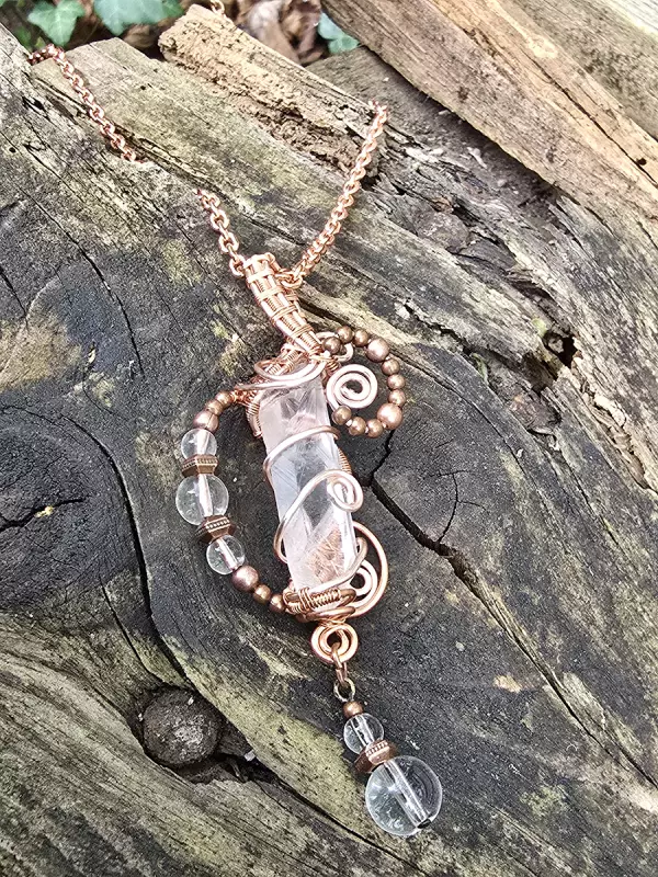 Image d'illustration du produit Pendentif cristal de roche sur cuivre