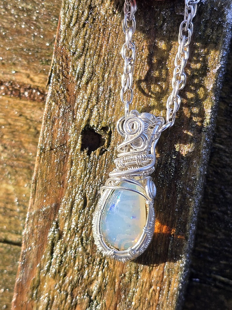 Image d'illustration du produit Pendentif en argent et goutte d'opale