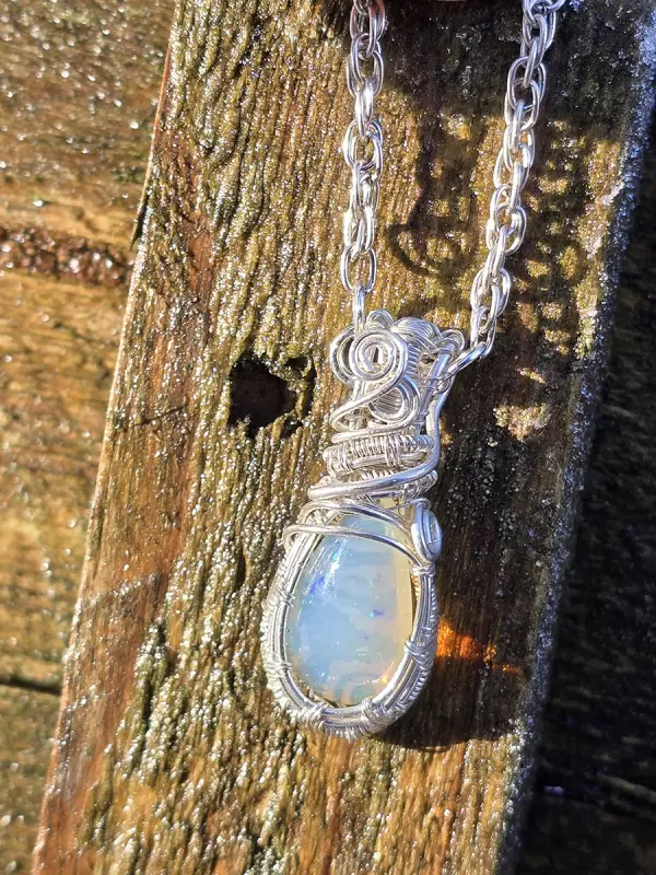 Image d'illustration du produit Pendentif en argent et goutte d'opale