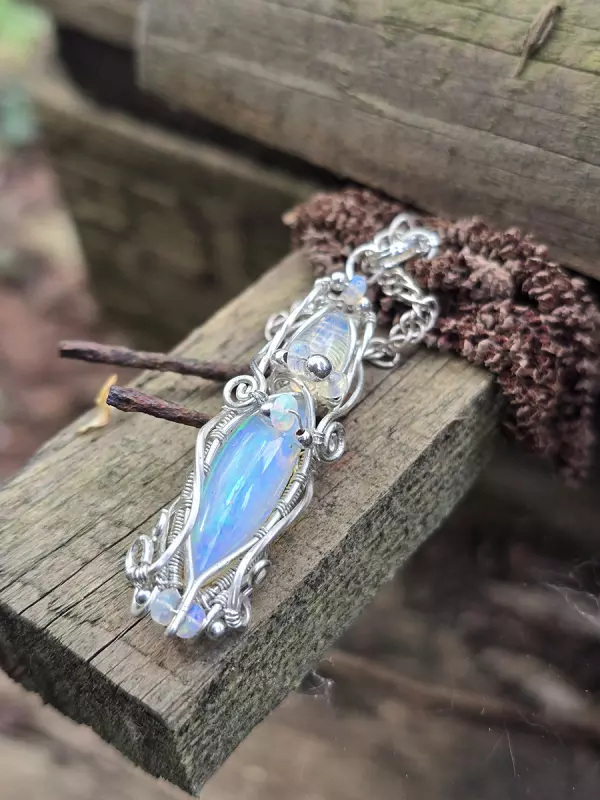 Image d'illustration du produit Pendentif en argent et opales wello