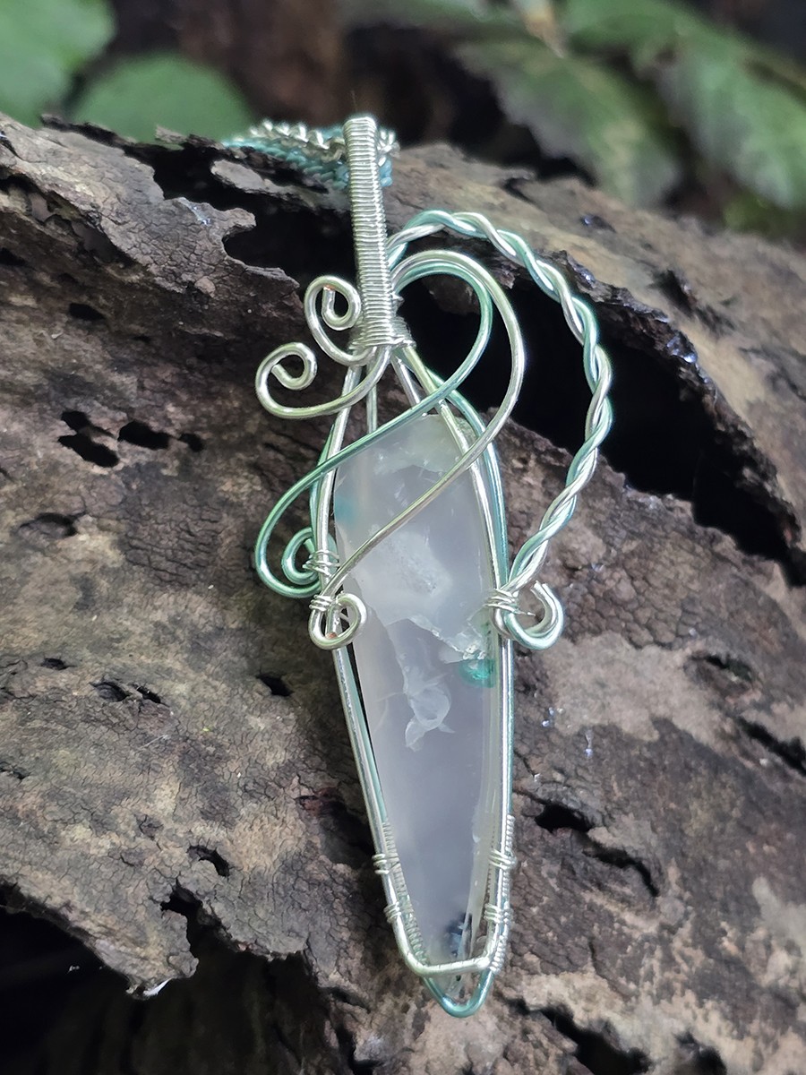 Image d'illustration du produit Pendentif en pointe d'agate cuprifère à chrysocolle