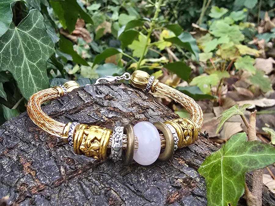 Image d'illustration du produit Bracelet tressé doré et quartz rose pâle