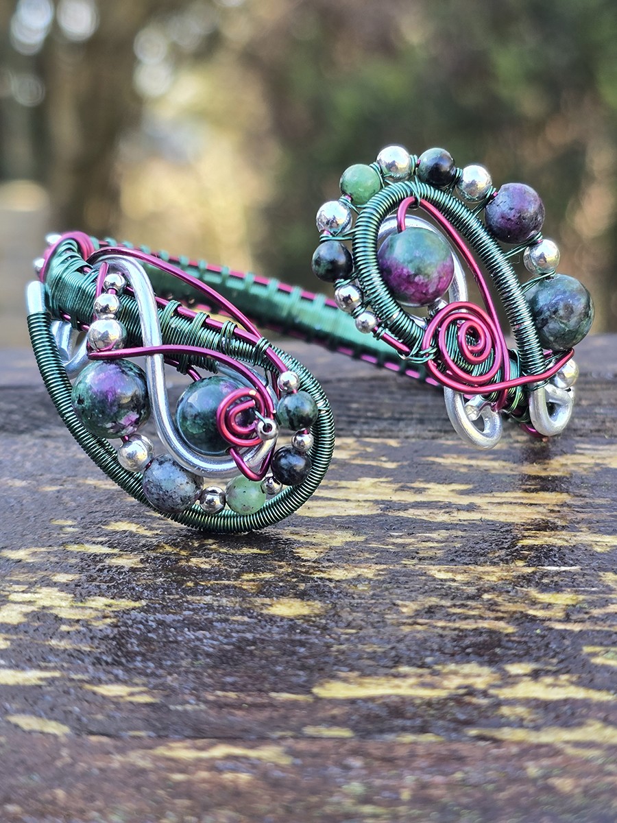 Image de couverture du produit Bracelet serpent zoïsite à corindon