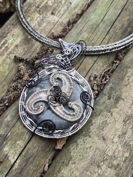 Image de couverture du produit Collier "triple spirale" jaspe picasso