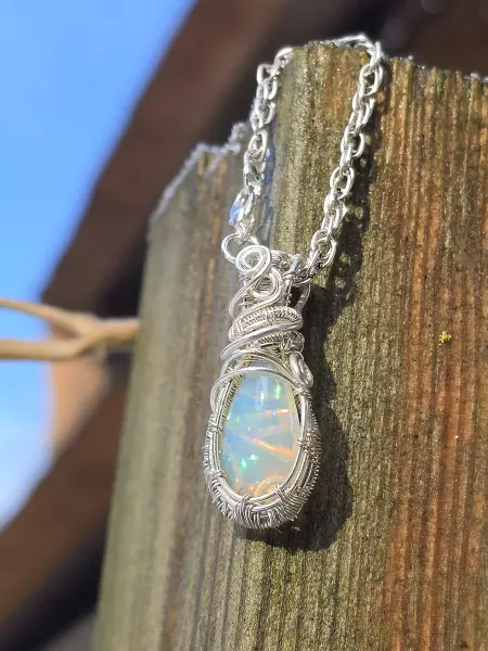 Image de couverture du produit Pendentif en argent et goutte d'opale