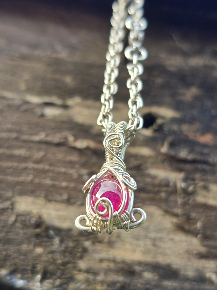 Image d'illustration du produit Pendentif en argent et rubis