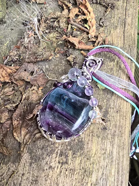 Image de couverture du produit Pendentif fluorite rubannée