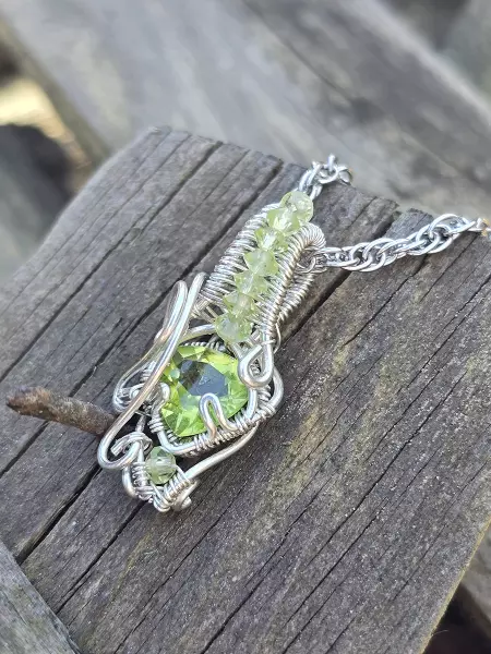 Image de couverture du produit Pendentif en argent et péridot