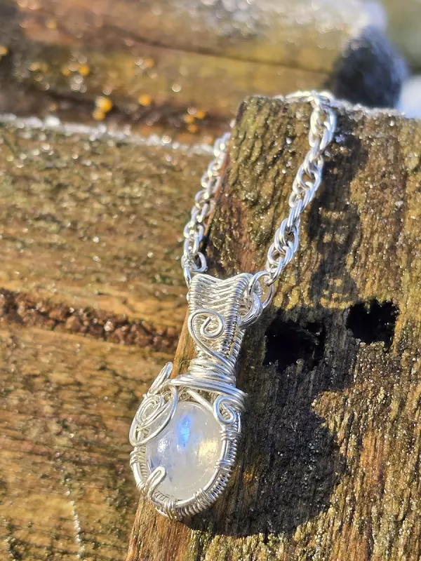 Image d'illustration du produit Pendentif argent et pierre de lune de Bihar