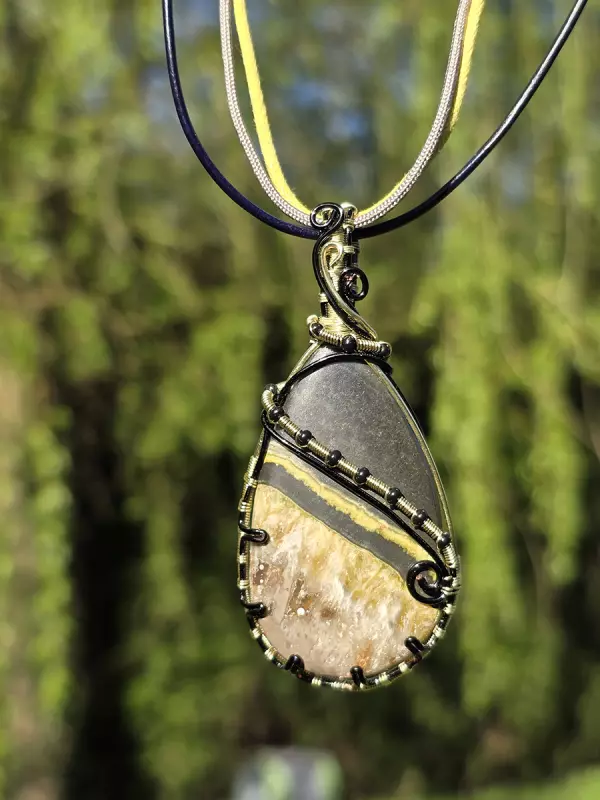 Image d'illustration du produit Pendentif jaspe bourdon