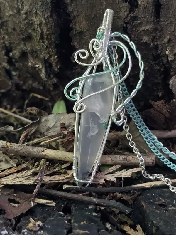 Image d'illustration du produit Pendentif en pointe d'agate cuprifère à chrysocolle