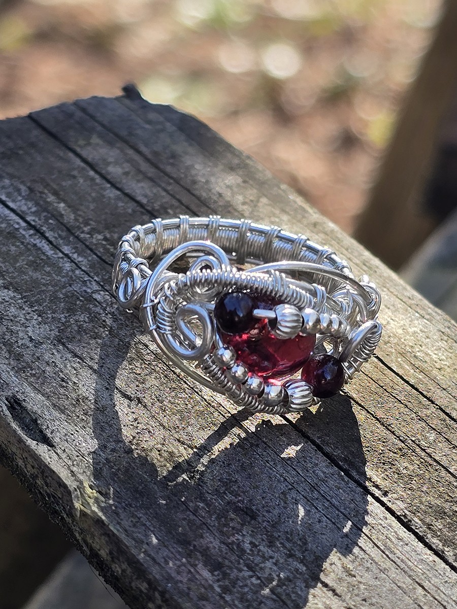 Image d'illustration du produit Bague en argent et grenat