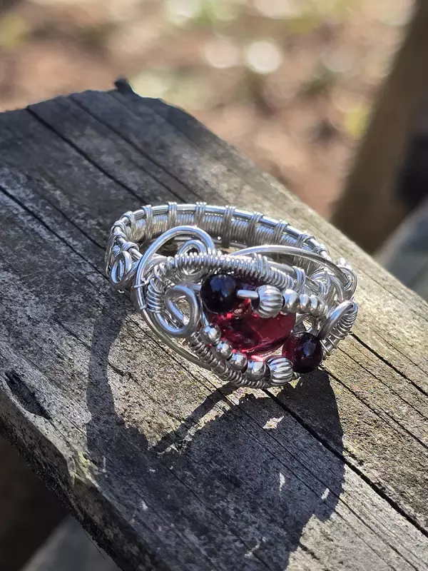 Image d'illustration du produit Bague en argent et grenat