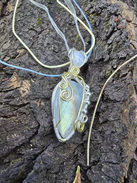 Image de couverture du produit Pendentif péristérite dorée