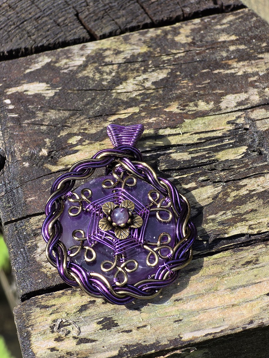 Image d'illustration du produit Pendentif améthyste et entrelacs