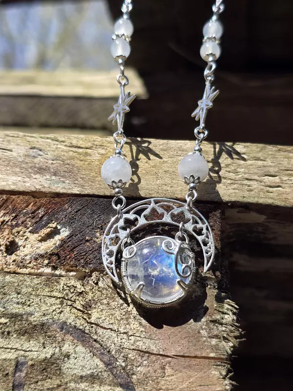 Image d'illustration du produit Collier péristérite dans la lune