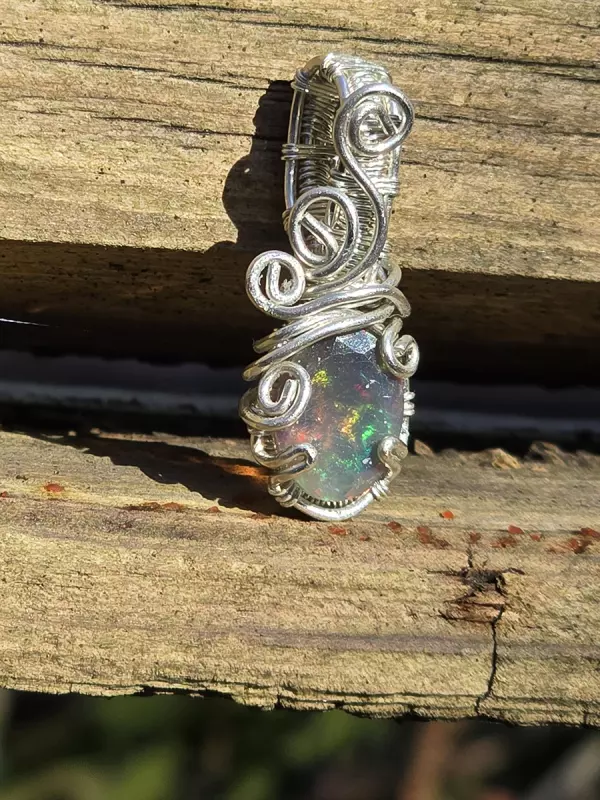 Image d'illustration du produit Pendentif opale fumée et argent