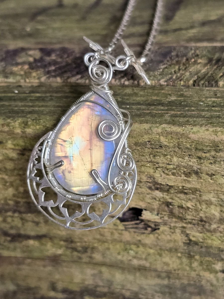 Image d'illustration du produit Collier péristérite dorée