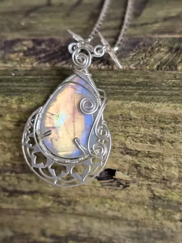 Image d'illustration du produit Collier péristérite dorée