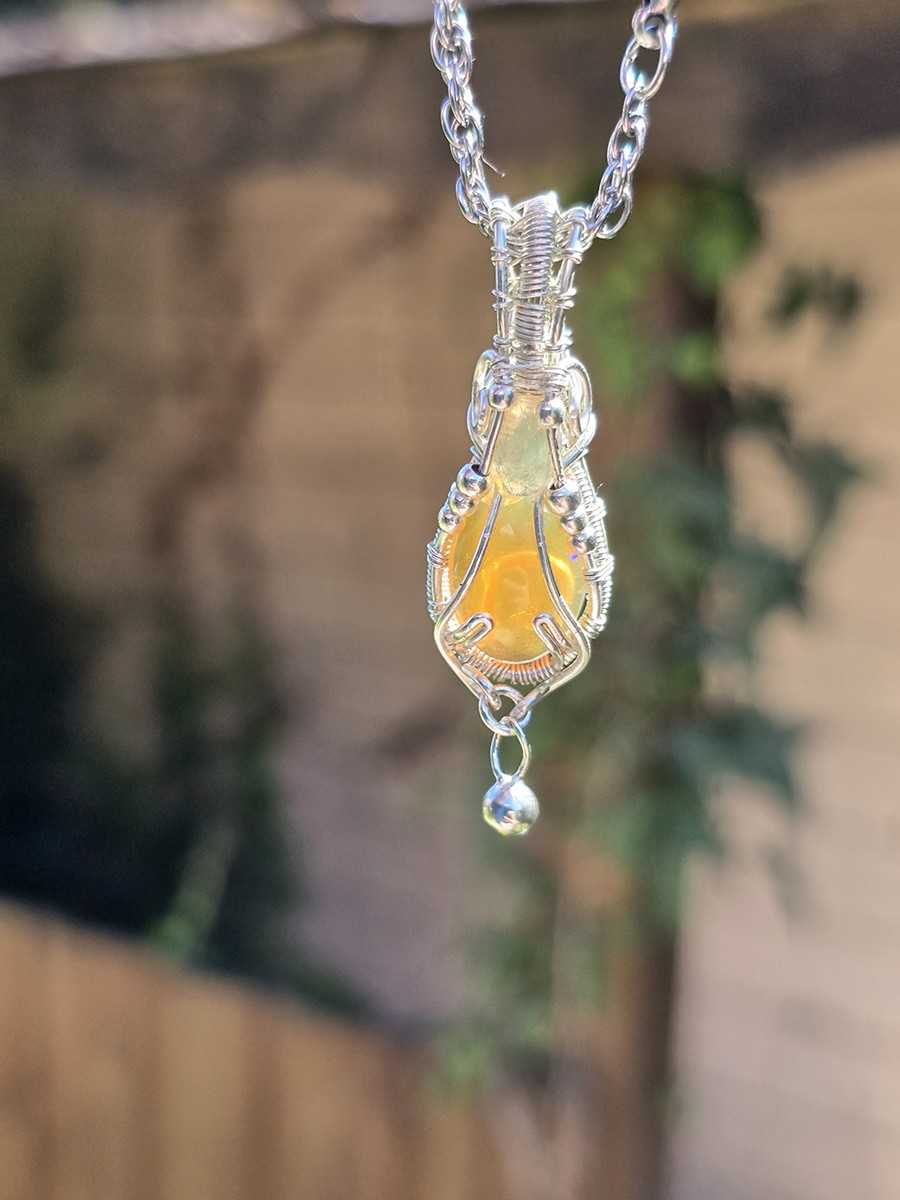 Image d'illustration du produit Pendentif opale miel et argent