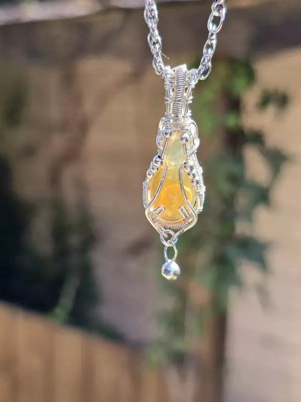 Image d'illustration du produit Pendentif opale miel et argent