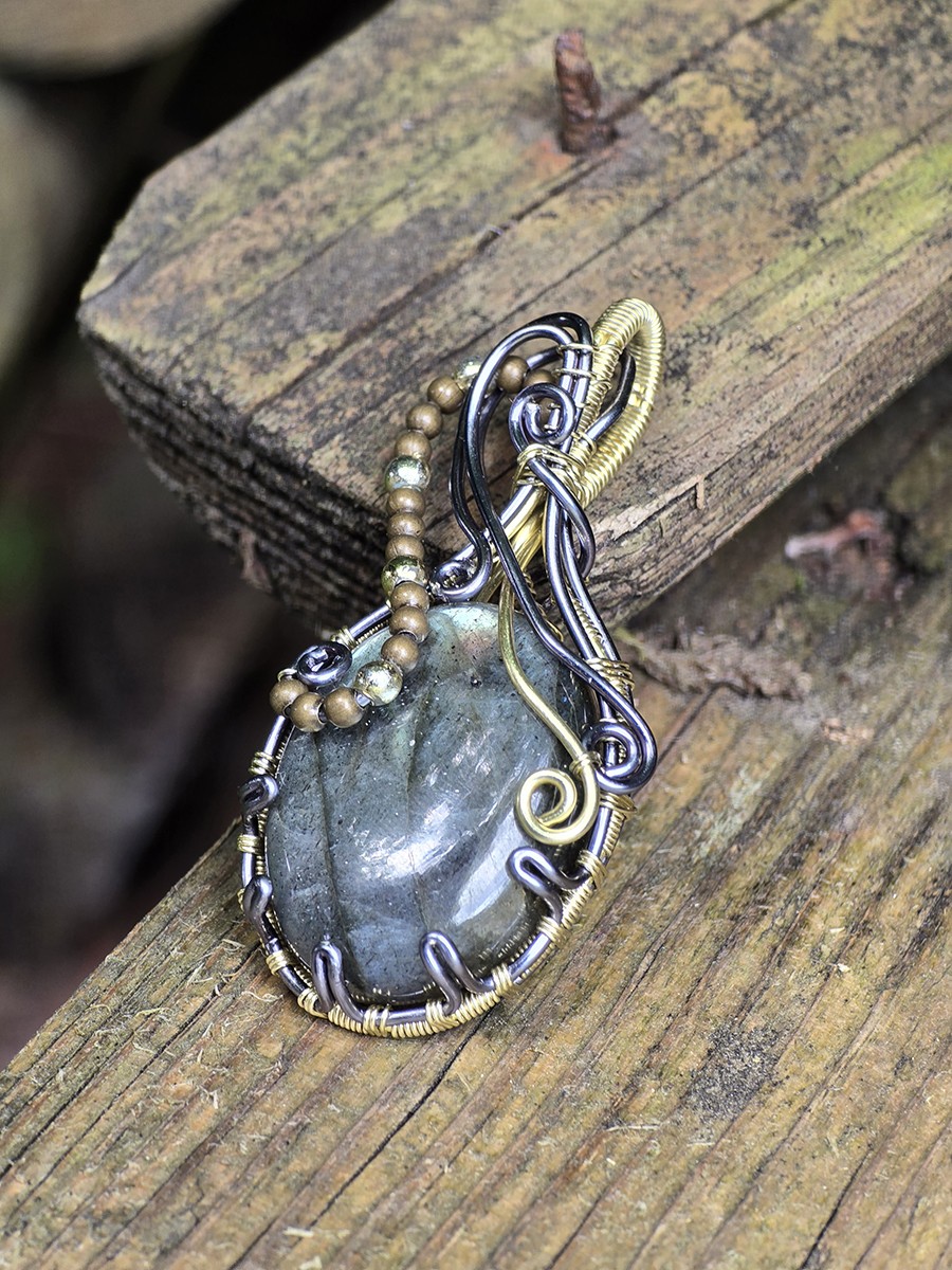 Image d'illustration du produit Pendentif labradorite argentée
