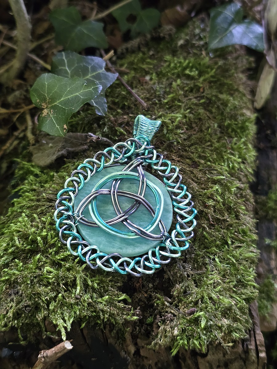 Image d'illustration du produit Pendentif amazonite et triquetra