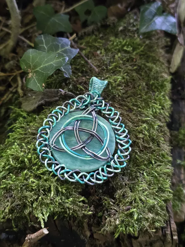 Image d'illustration du produit Pendentif amazonite et triquetra