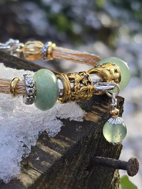 Image d'illustration du produit Bracelet tressé doré et aventurines