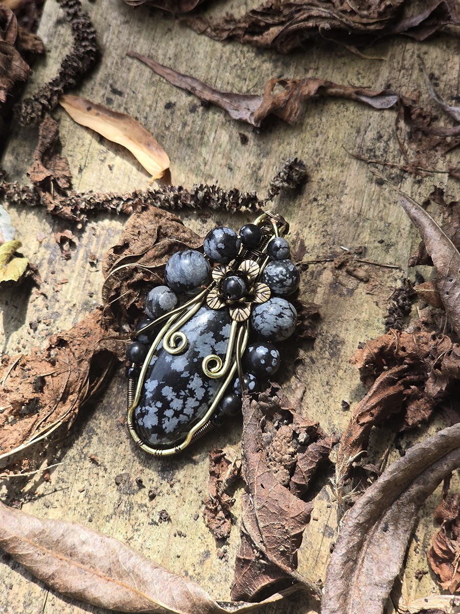 Image de couverture du produit Pendentif obsidienne snowflake et perles